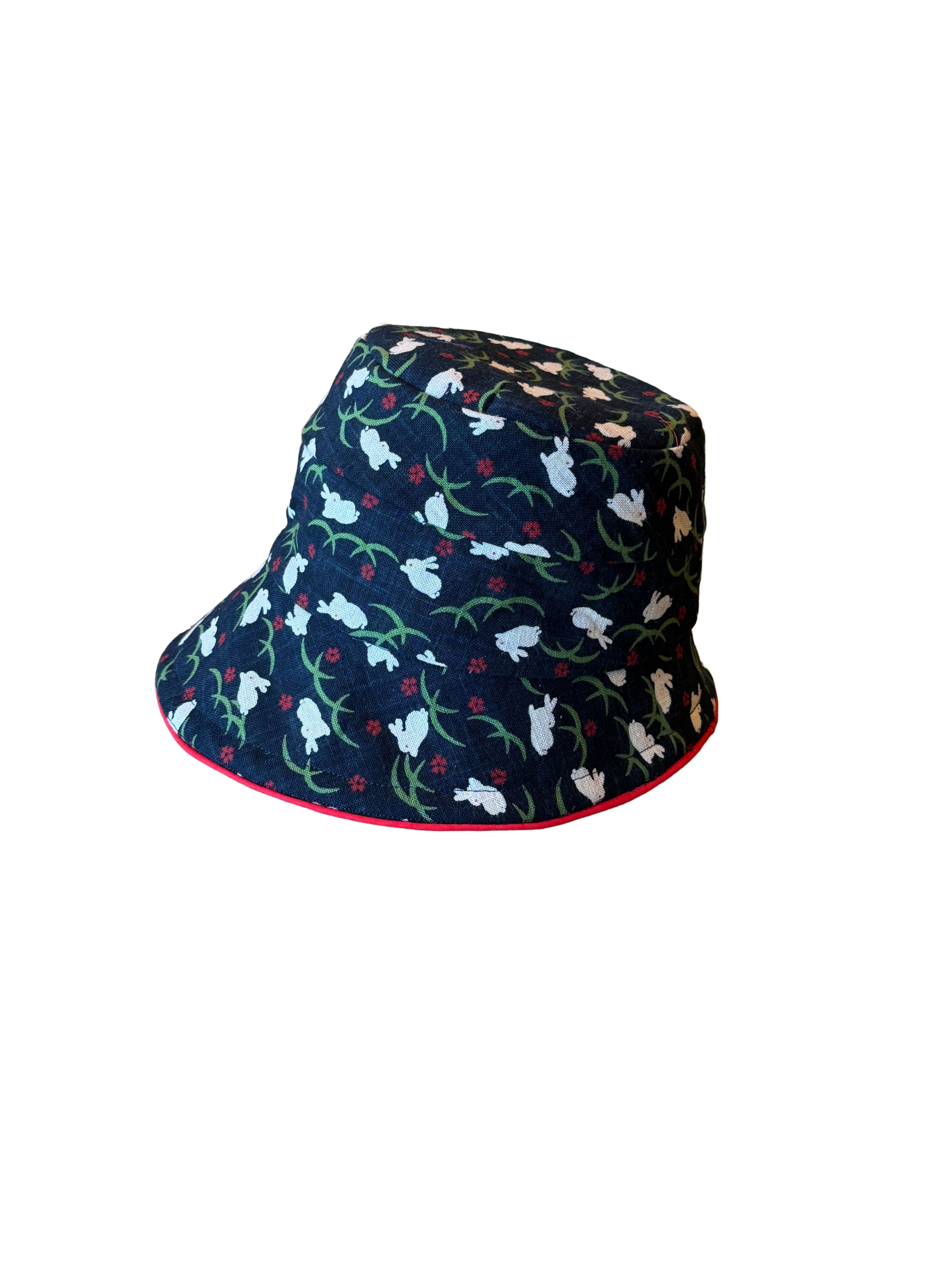 Cappello Bucket Artigianale in Tessuto Giapponese – Cotone Blu Navy con Conigli Tradizionali