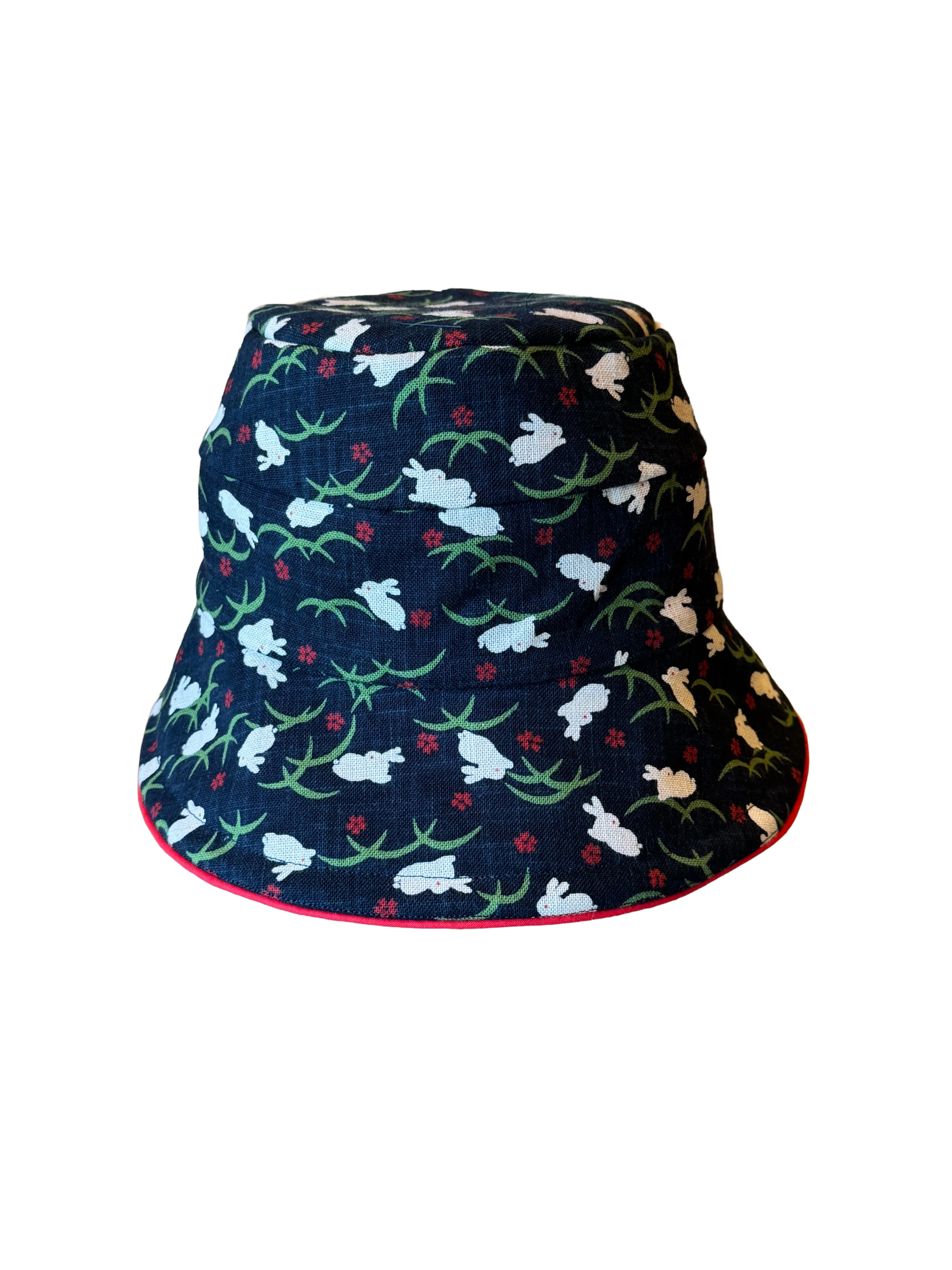 Cappello Bucket Artigianale in Tessuto Giapponese – Cotone Blu Navy con Conigli Tradizionali